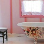 การตกแต่งห้องน้ำ decoupage ดอกไม้ในห้องน้ำ