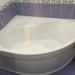 רעיון לעיצוב יפה בחדר האמבטיה עם תצלום אמבטיה פינתי