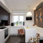 การตกแต่งภายในห้องครัวพร้อมผนังสีเทา