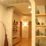 Plasterboard ออกแบบในการตกแต่งโถงทางเดิน
