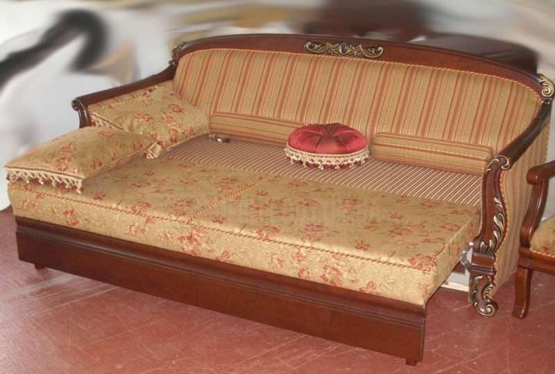 โซฟาพับได้สำหรับห้องครัวขนาดเล็กในสไตล์คลาสสิก