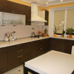 Bijele countertops smeđe slušalice