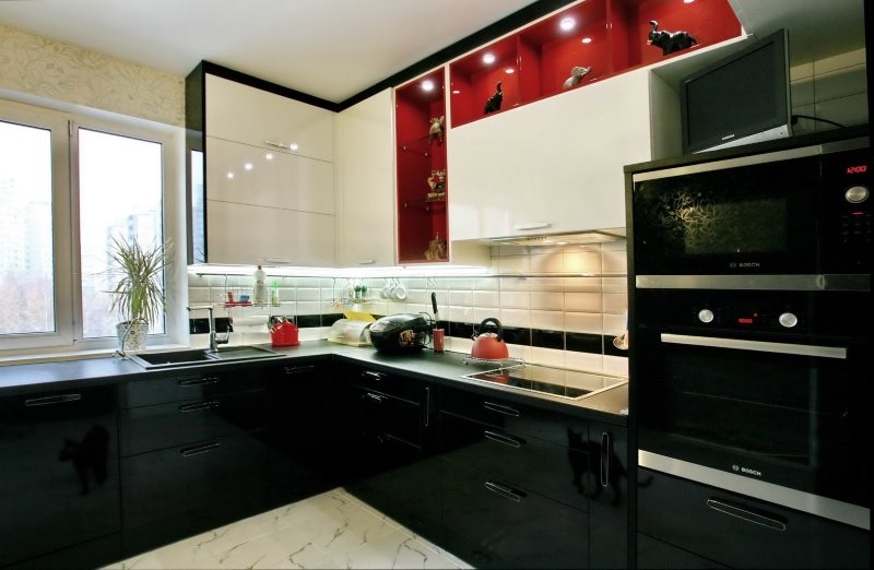 เครื่องใช้ในตัวสีดำในครัวมุม