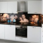 ชุดหูฟังสีขาวพร้อมเคาน์เตอร์สีดำ