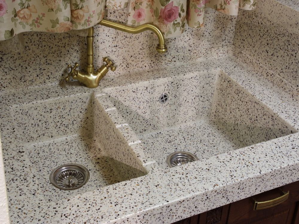 faucet โบราณวัตถุเหนือหินอ่อน