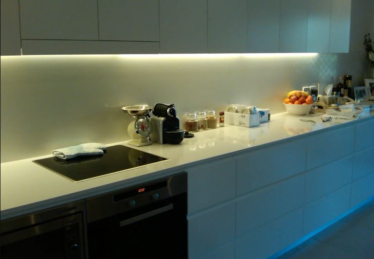 เคาน์เตอร์ครัว backlit สีขาวแสงไฟ LED