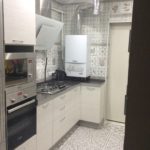 מכשירי חשמל מובנים במטבח של חרושצ'וב