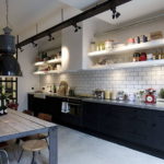 ชั้นวางเปิดในห้องครัวแบบวางผัง