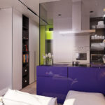 สีม่วงในการตกแต่งภายในของห้องครัว