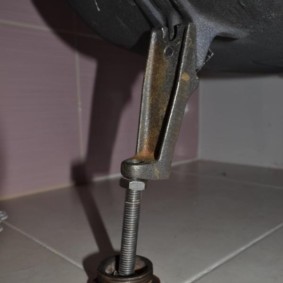 רגל אמבטיה מברזל יצוק Roca Continental