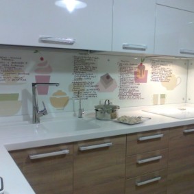 ตกแต่งผ้ากันเปื้อนครัว DIY