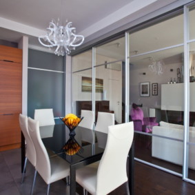 Cadeiras com encosto alto branco