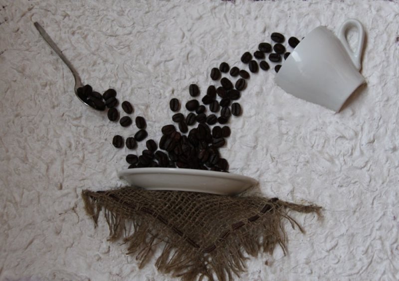 องค์ประกอบการตกแต่งของอุปกรณ์ชาและเมล็ดกาแฟ