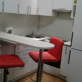 Red crvene stolice
