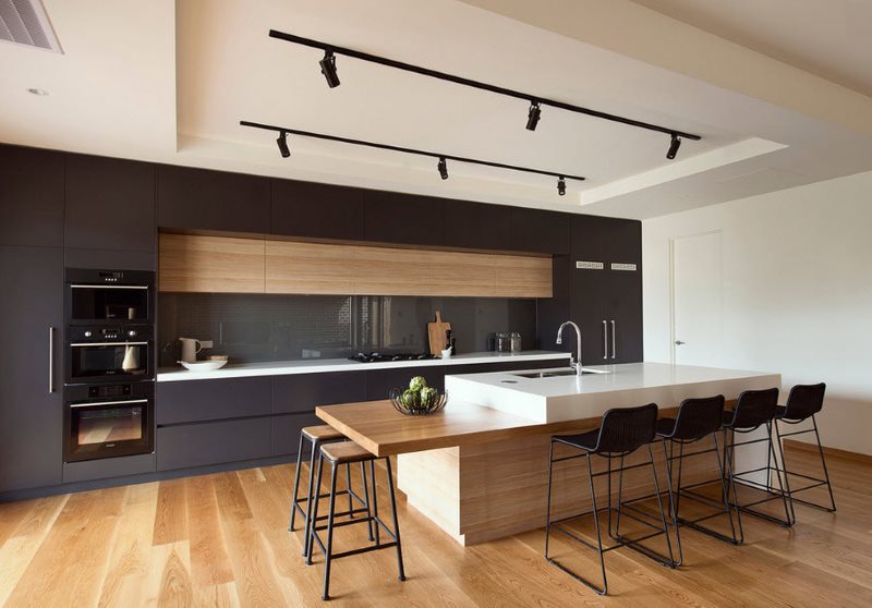ชุดหูฟังแบบ linear countertop สีขาวพร้อมด้านหน้าสีเทาเข้ม