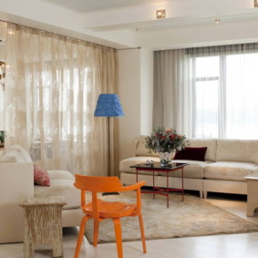 เก้าอี้ที่สดใสในห้องครัว - ห้องนั่งเล่น