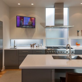 TV in the kitchen review photo