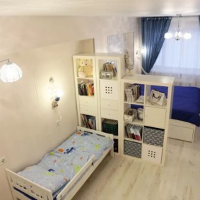 ห้องนอนและห้องเด็กในการตกแต่งภายในห้องหนึ่ง