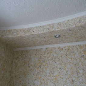Dekorativni premaz stropa kuhinje s tekućim tapetama