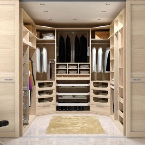 ห้องแต่งตัวขนาดใหญ่ในห้องนอน