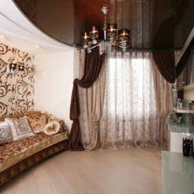 การรวมกันของวอลล์เปเปอร์ในห้องนั่งเล่น
