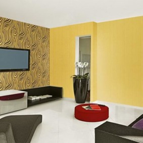 การรวมกันของวอลล์เปเปอร์ในห้องนั่งเล่น