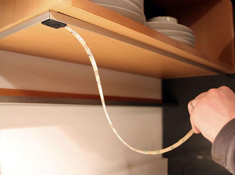 התקנת DIY של רצועת לד מתחת לארונות