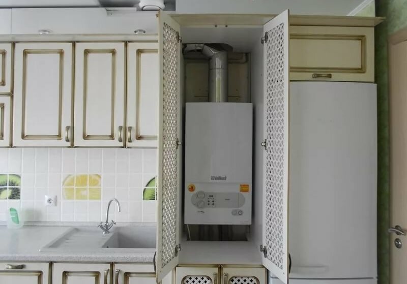 דוד גז קיר רכוב בארון עם דלתות סריג