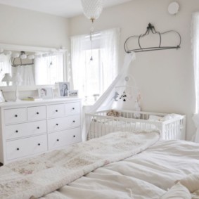 ห้องนอนและห้องเด็กในห้องเดียว