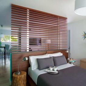 ห้องนั่งเล่นและห้องนอนในการออกแบบตกแต่งภายในห้องหนึ่ง
