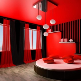 ภาพถ่ายภายในห้องนอนสีแดง