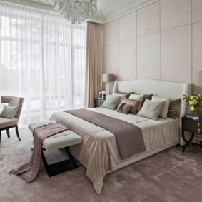ห้องนอนที่ทันสมัยในการตกแต่งภาพสีสดใส