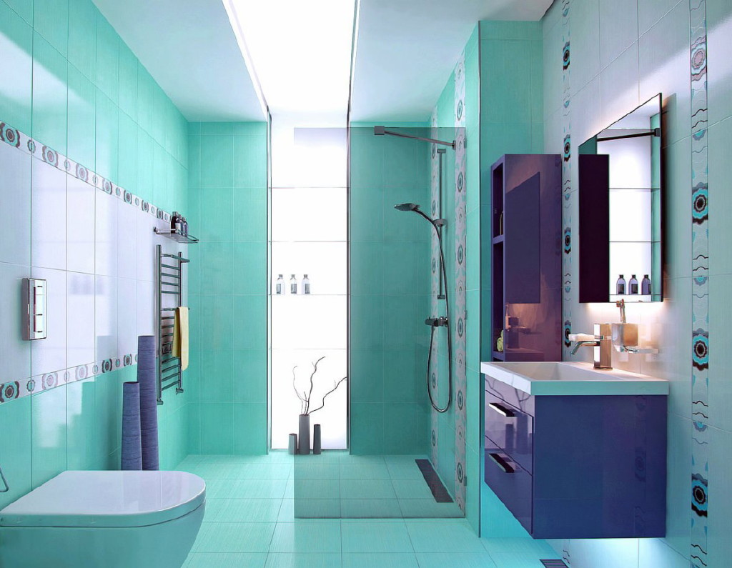 การตกแต่งภายในของห้องน้ำในสีม่วงและสีฟ้าคราม