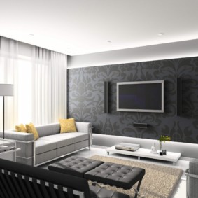 วอลล์เปเปอร์สีเทาบนผนังห้องนั่งเล่น