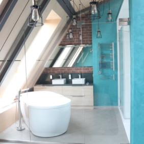 โคมไฟเพดานห้องใต้หลังคาโบราณ