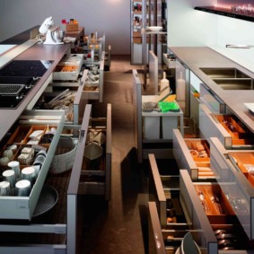 องค์กรของพื้นที่ในภาพการตกแต่งภายในห้องครัว