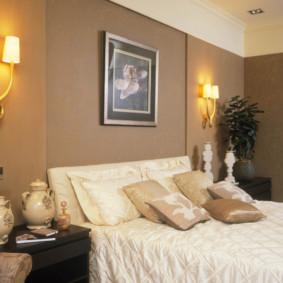 sconces ในห้องนอนเหนือมุมมองความคิดเตียง