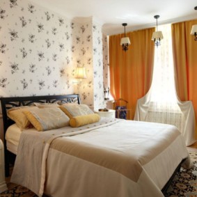 sconces ในห้องนอนเหนือตัวเลือกรูปภาพบนเตียง
