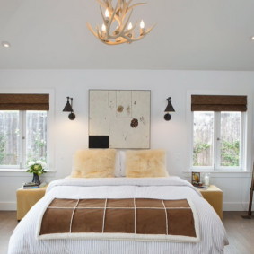 sconces ในห้องนอนเหนือเตียงความคิด