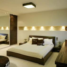 sconces ในห้องนอนเหนือตัวเลือกรูปภาพบนเตียง