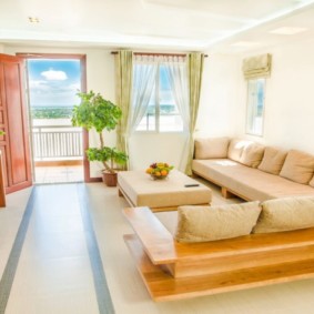 พื้นที่สันทนาการในห้องนั่งเล่นของบ้านในชนบท