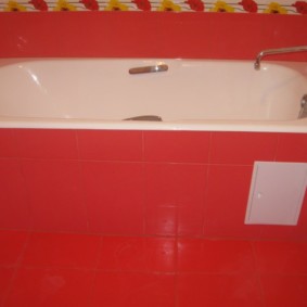 ซันรูฟพลาสติกสีขาวในบุกระเบื้องสีแดง