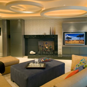 plasterboard ลอยอยู่บนเพดานของห้องโถง