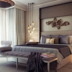 รูปภาพของห้องนอนที่ทันสมัยในอพาร์ตเมนต์