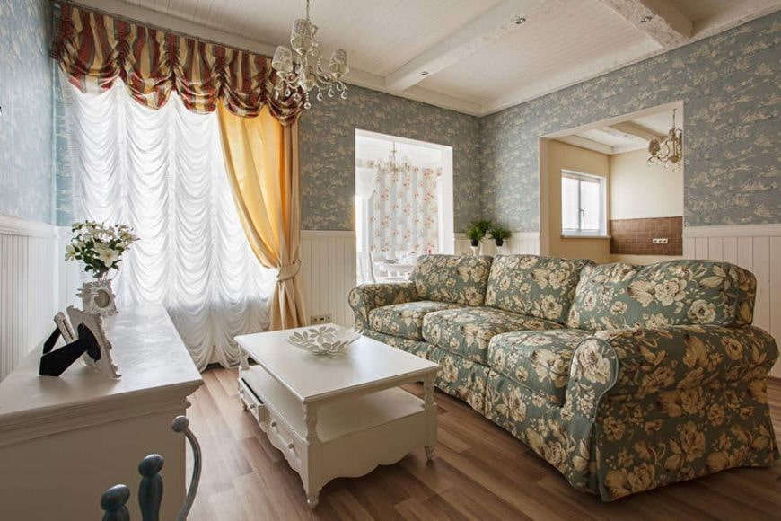 ผ้าม่านแบบฝรั่งเศสในห้องนั่งเล่นสไตล์โพรวองซ์
