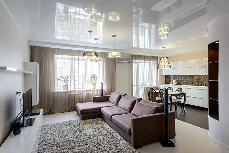tulle สีน้ำตาลในห้องโถงของอพาร์ทเม้นเมือง