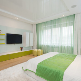 เพดานที่ถูกระงับในแนวคิดการตกแต่งภายในห้องนอน