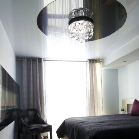 เพดานที่ถูกระงับในการตกแต่งภาพห้องนอน