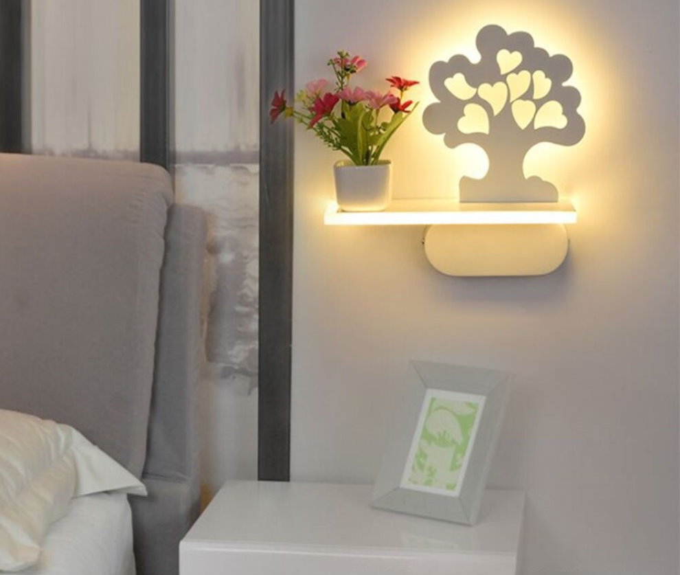 nightstand ห้องนอนที่เรียบง่ายพร้อมชั้นวาง