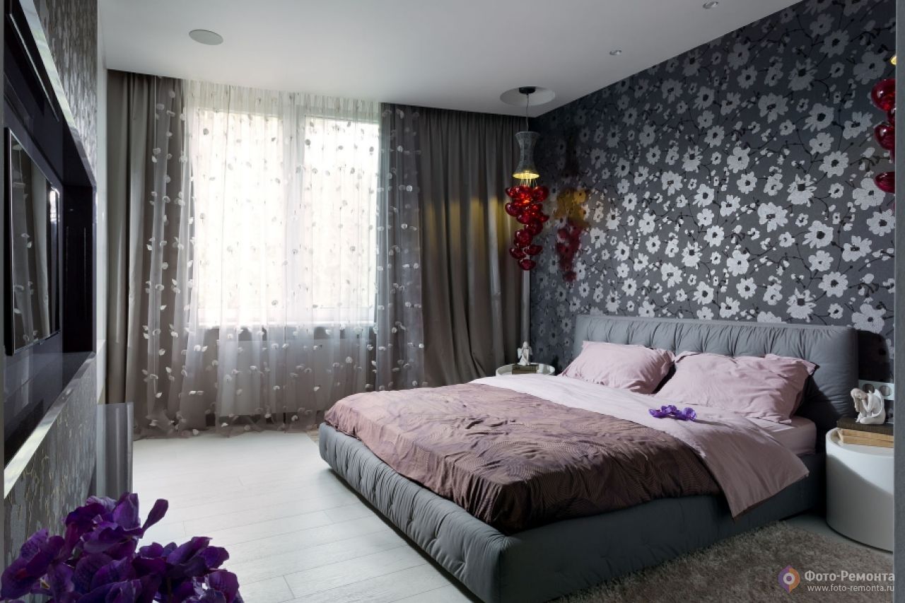 วอลล์เปเปอร์สีเทาในตัวเลือกห้องนอน
